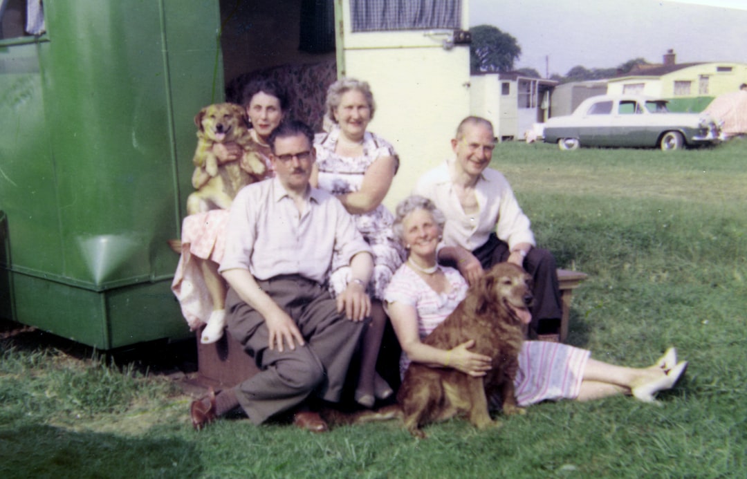 découvrez notre sélection de vans familiaux, alliant confort, espace et praticité pour vos voyages en famille. parfaits pour de grandes aventures ou des trajets quotidiens, nos vans sont conçus pour répondre à tous vos besoins.