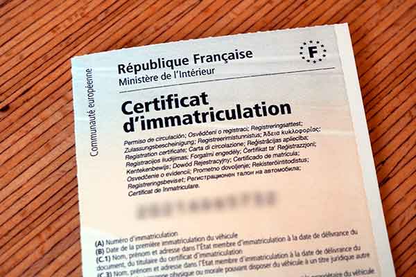 découvrez comment barrer une carte grise lors d'une vente pour garantir une transaction en toute légalité. suivez nos conseils pratiques et évitez les erreurs courantes pour faciliter la cession de votre véhicule.