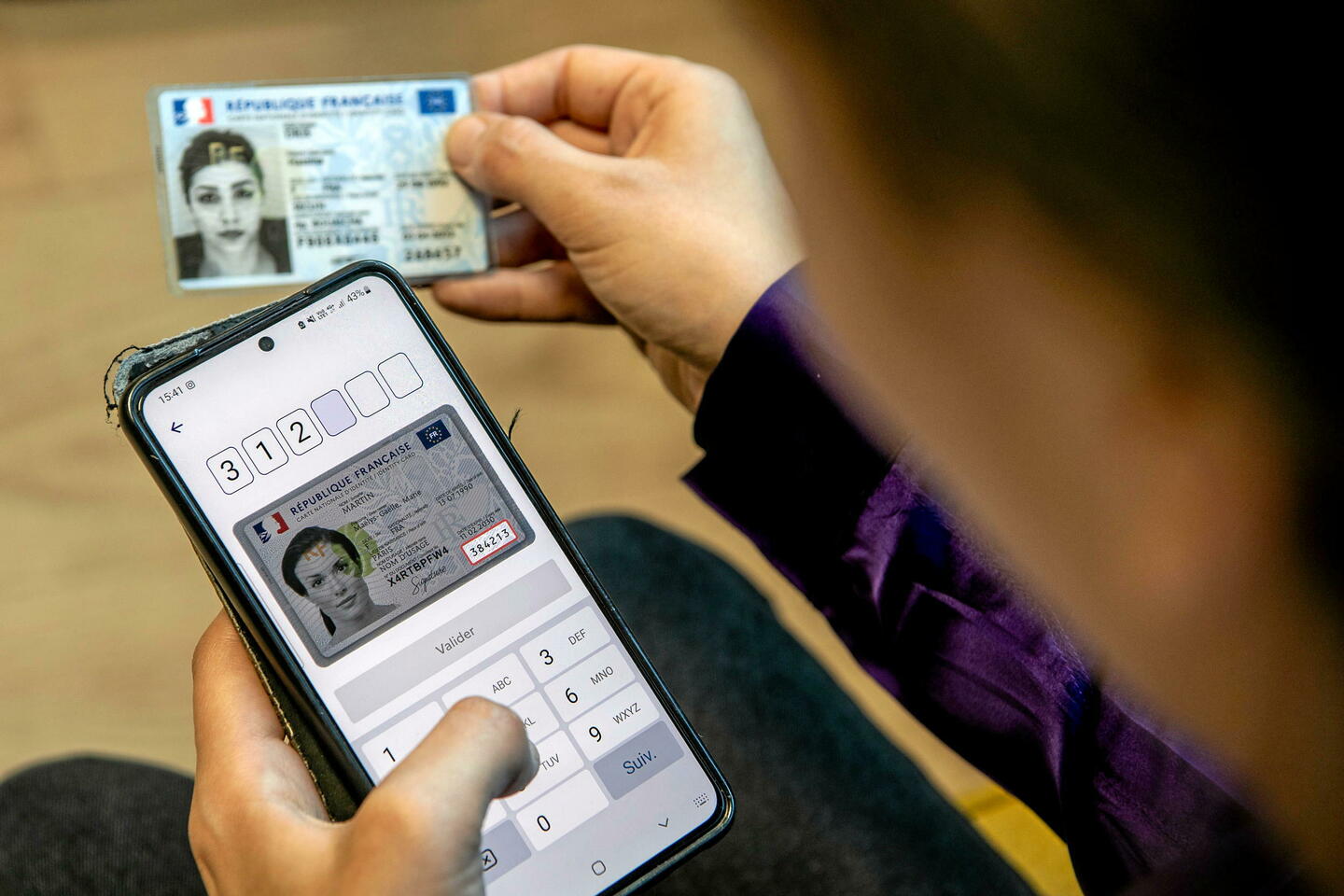 découvrez comment retrouver votre carte d'identité en ligne facilement et rapidement. suivez nos étapes simples pour accéder à vos informations et faciliter vos démarches administratives.