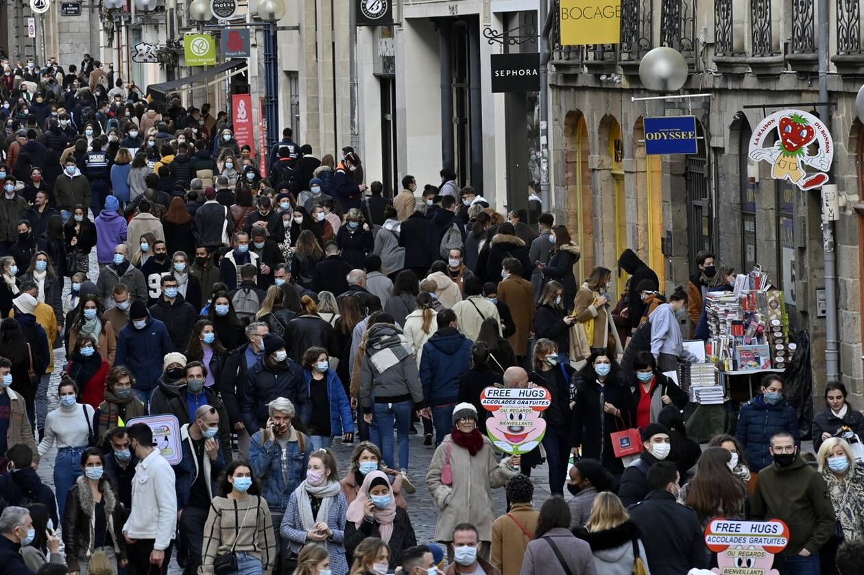 découvrez les implications du couvre-feu, son histoire, ses raisons d'être et son impact sur la vie quotidienne. informez-vous sur les mesures des autorités pour assurer la sécurité publique et comment respecter ces directives.