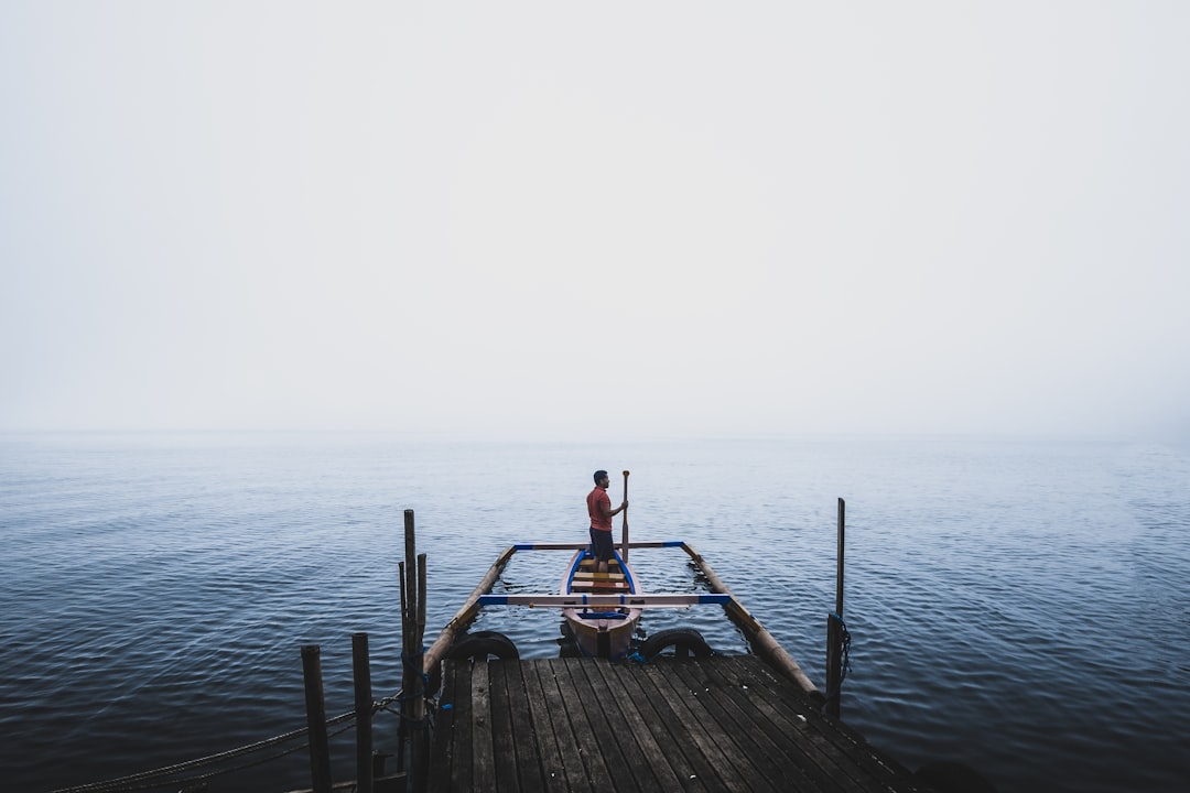 découvrez tout ce qu'il faut savoir sur l'enregistrement des bateaux de plaisance. informez-vous sur les procédures, les exigences légales et les avantages d'un enregistrement pour profiter pleinement de vos activités nautiques en toute sérénité.