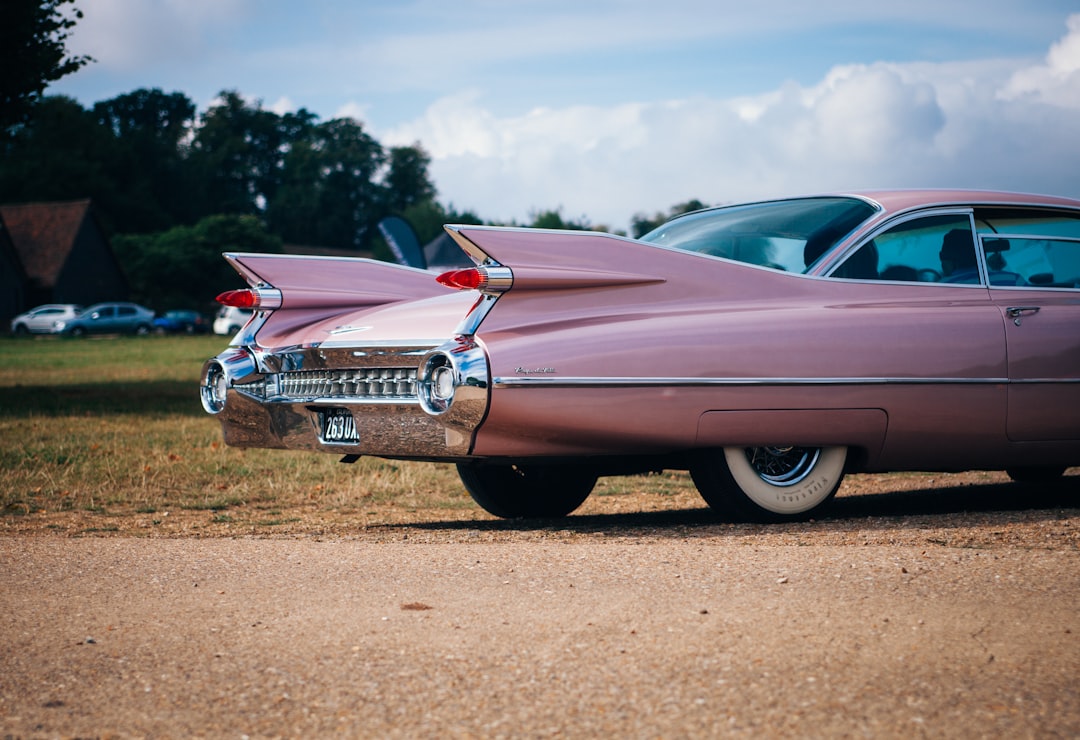 découvrez l'univers fascinant des voitures classiques, alliant histoire, élégance et performance. plongez dans la passion des automobiles d'époque qui continuent d'émerveiller les collectionneurs et les amateurs de mécanique!