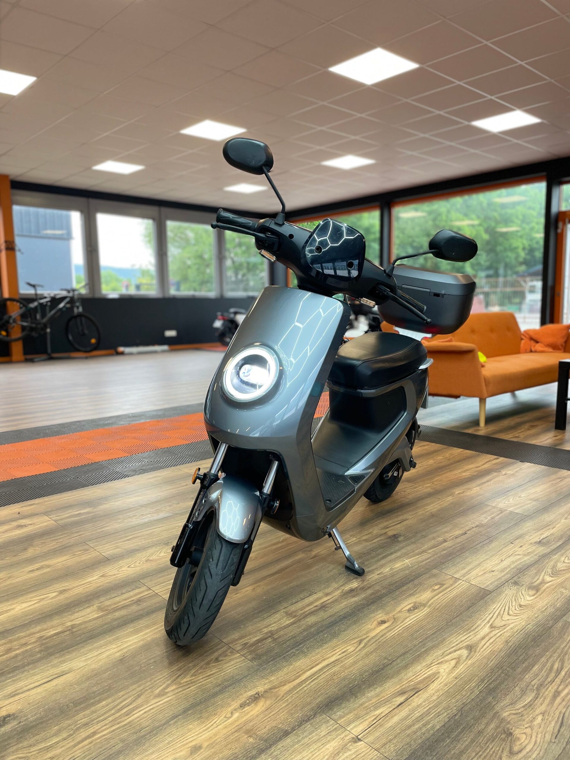 découvrez notre sélection de scooters 50cc d'occasion, alliant performance et économies. profitez d'un moyen de transport pratique et accessible, idéal pour les trajets urbains. trouvez le scooter qui correspond à vos besoins et roule en toute liberté!