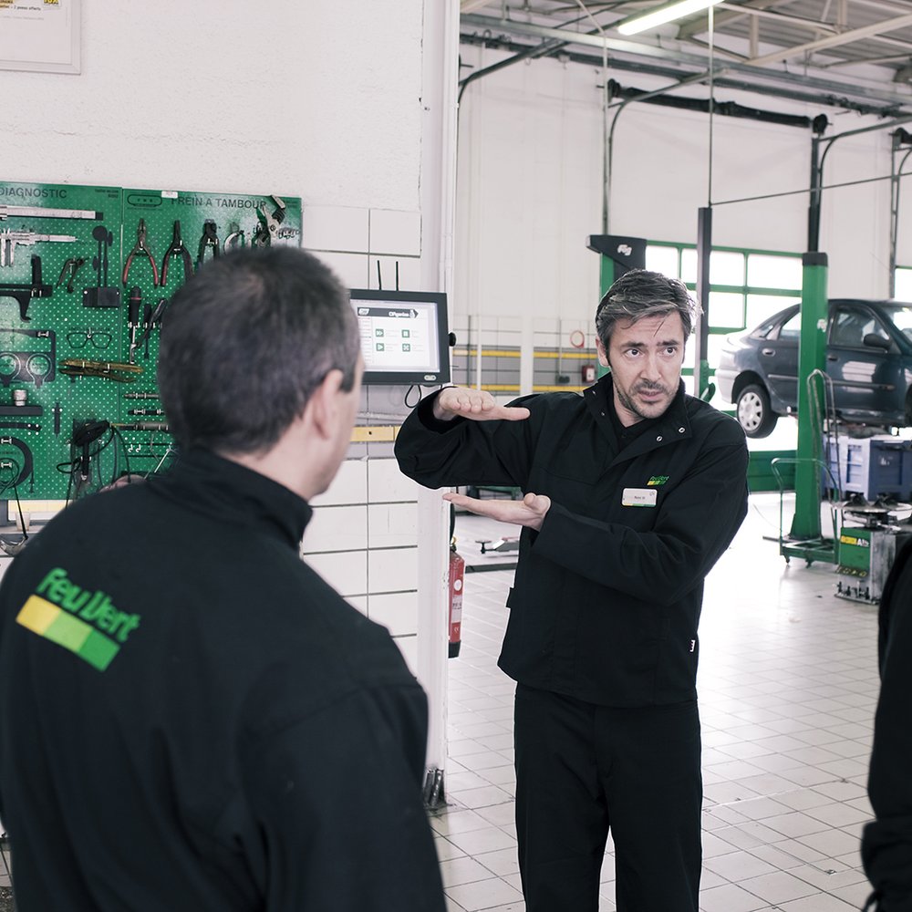 découvrez les services de qualité du garage feu vert à paris, spécialisés dans l'entretien, la réparation de véhicules et la vente de pièces auto. profitez de notre expertise pour vos besoins automobiles.